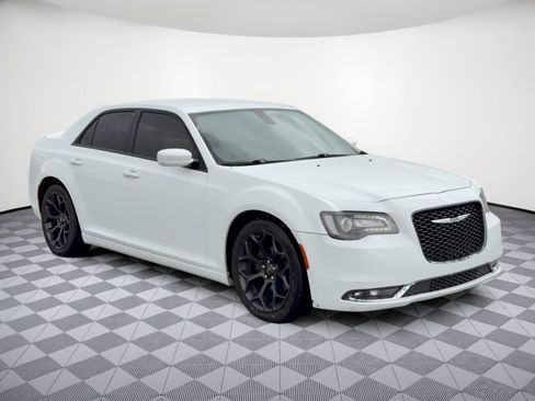 Used 2020 Chrysler 300 S RWD image 7