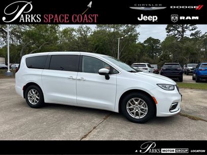 Certified 2023 Chrysler Pacifica Touring-L