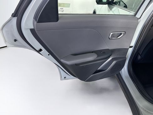 Used 2025 Kia K4 LXS image 25