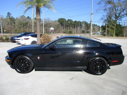 Used 2008 Ford Mustang Premium image 2