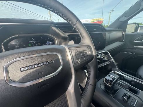 Used 2024 GMC Sierra 1500 Denali w/ Denali Reserve Package AWD/4WD image 18