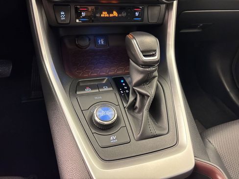 Used 2024 Toyota RAV4 Limited image 17