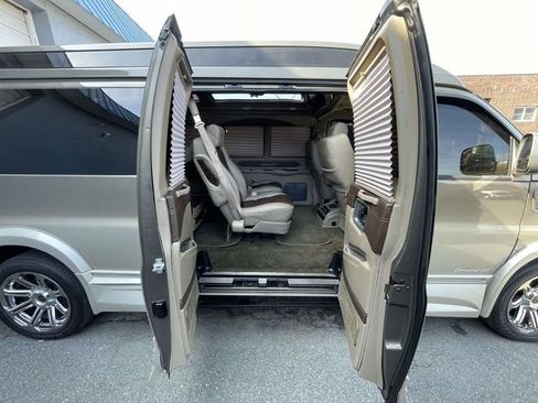 Used 2015 Chevrolet Express 2500 Extended RWD image 11