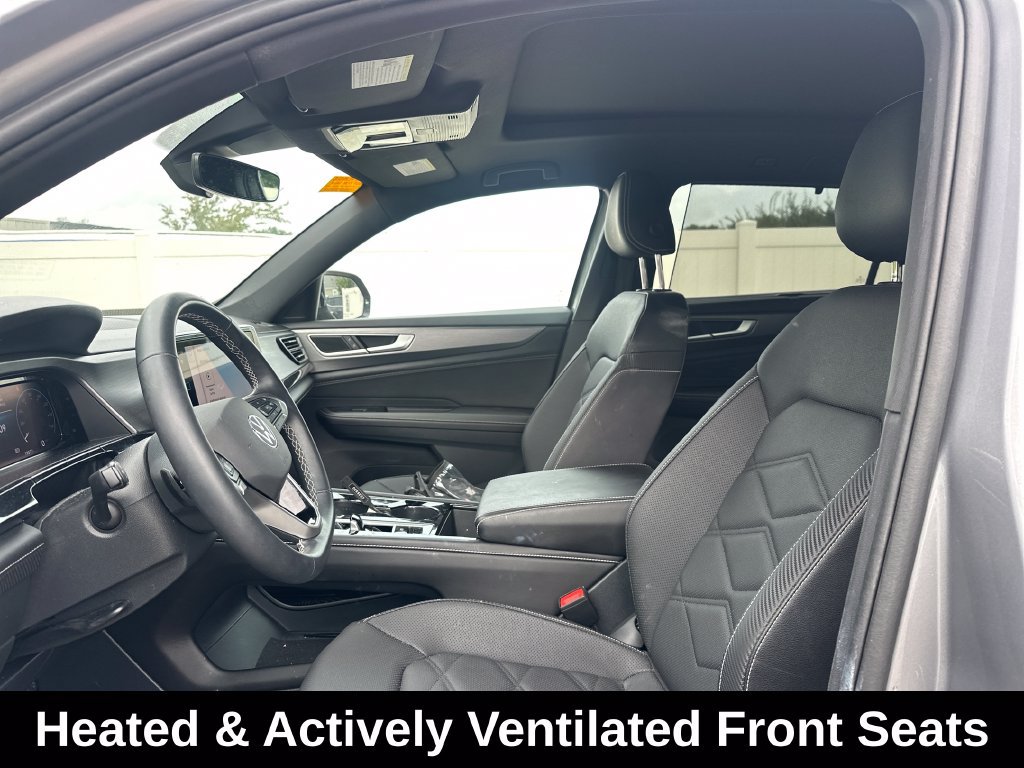 Used 2025 Volkswagen Atlas Cross Sport SE w/ Panoramic Sunroof Package AWD/4WD image 12