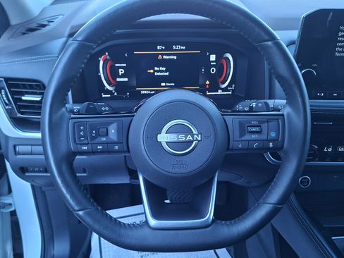Certified 2023 Nissan Rogue Platinum w/ Platinum Premium Package FWD image 11