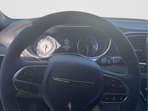 New 2026 Chrysler Pacifica Select image 15