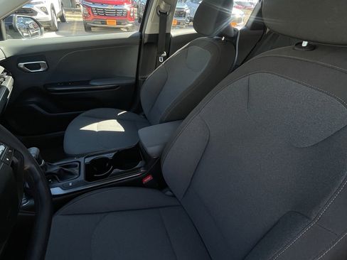 Used 2025 Kia K4 LXS image 17