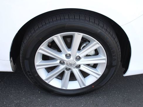 Used 2014 Toyota Camry XLE w/ Leather Package FWD image 13