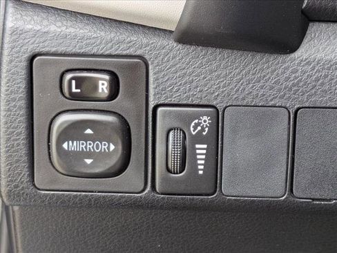 Used 2018 Toyota Corolla LE FWD image 9