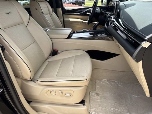 Used 2023 Cadillac Escalade Premium Luxury w/ Performance Package AWD/4WD image 8