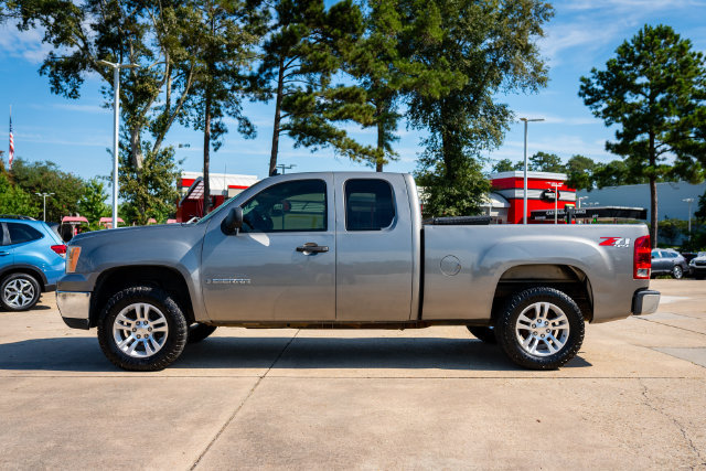 Used 2007 GMC Sierra 1500 SLE w/ SLE1 Preferred Package AWD/4WD image 2