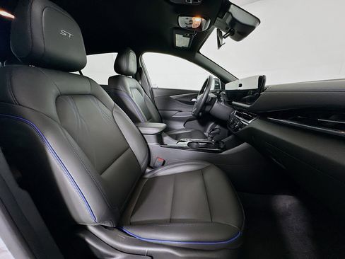 Used 2025 Buick Envista Sport Touring image 29