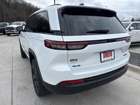 New 2025 Jeep Grand Cherokee Limited image 8