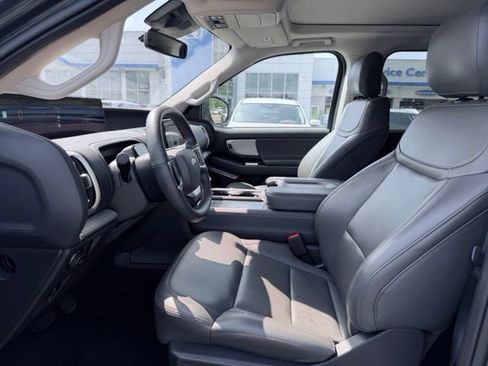 Used 2025 Ford Expedition Active AWD/4WD image 23