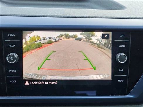 Used 2023 Volkswagen Taos SE w/ Panoramic Sunroof Package FWD image 12