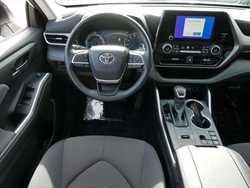 Certified 2024 Toyota Highlander LE AWD/4WD image 12