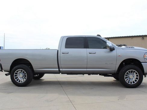 Used 2024 RAM 3500 Laramie AWD/4WD image 29