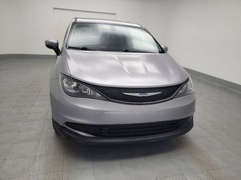 Used 2020 Chrysler Voyager L image 14