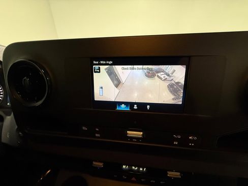 Used 2022 Mercedes-Benz Sprinter 3500 image 39