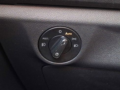 Used 2019 Volkswagen Jetta SEL Premium image 23