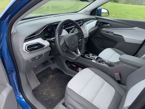 Used 2023 Chevrolet Bolt EUV Premier w/ Sun & Sound Package image 2