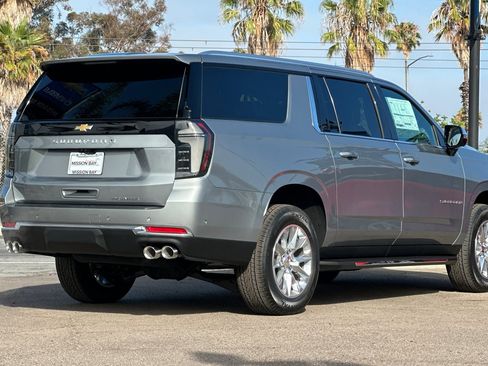 New 2025 Chevrolet Suburban Premier image 4