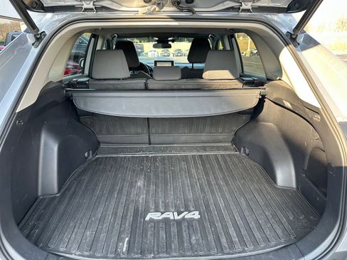 Used 2022 Toyota RAV4 XLE image 15