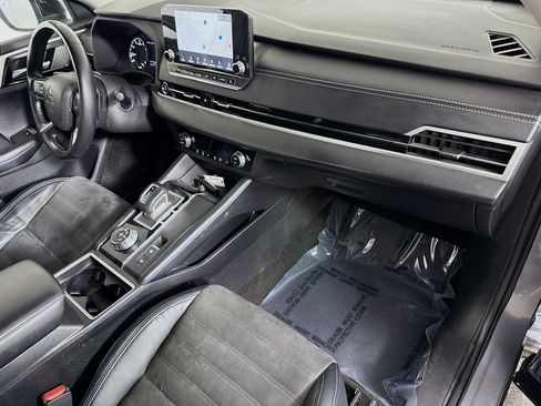 Used 2022 Mitsubishi Outlander SE image 30