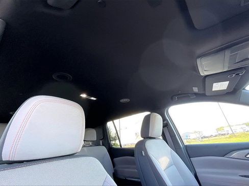 Certified 2025 Chevrolet Traverse LT image 28