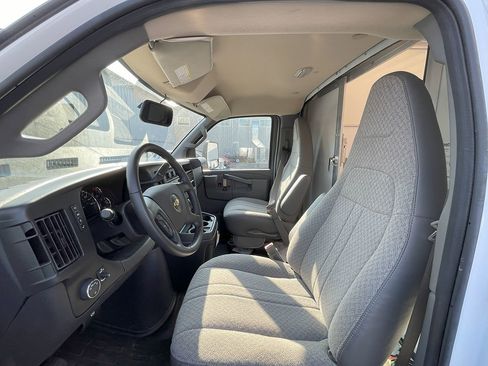 Used 2022 Chevrolet Express 3500 CUTWAY w/ Power Convenience Package image 29