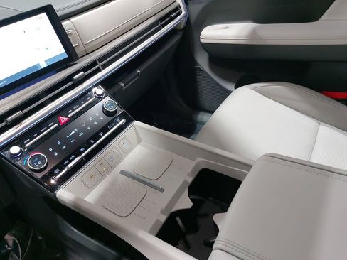 Certified 2025 Hyundai Santa Fe Limited AWD/4WD image 28