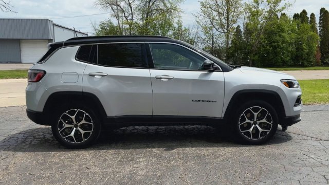 Used 2025 Jeep Compass Limited AWD/4WD image 9