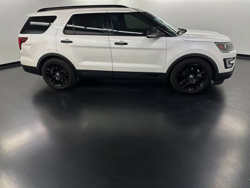 Used 2017 Ford Explorer Sport w/ Equipment Group 401A image 8
