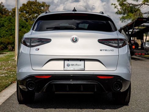 New 2025 Alfa Romeo Stelvio Sprint image 4