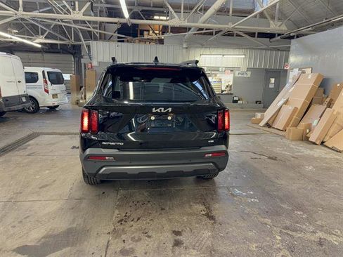 Used 2023 Kia Sorento S w/ Panoramic Sunroof Package AWD/4WD image 10