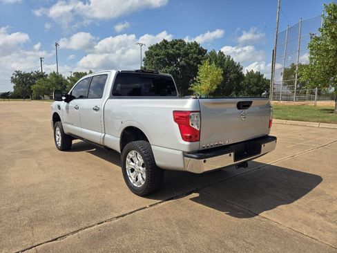 Used 2016 Nissan Titan SL RWD image 6