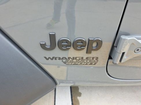 Used 2021 Jeep Wrangler Unlimited Sport image 12