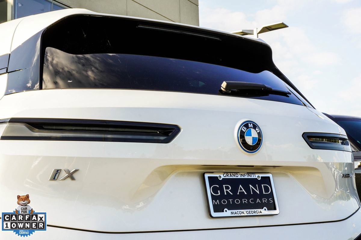 Used 2024 BMW iX xDrive50 w/ Premium Package AWD/4WD image 13