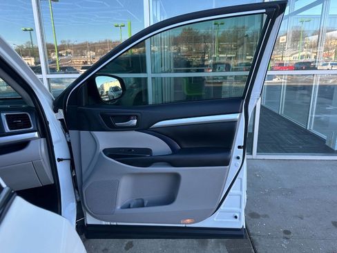 Used 2019 Toyota Highlander XLE image 55