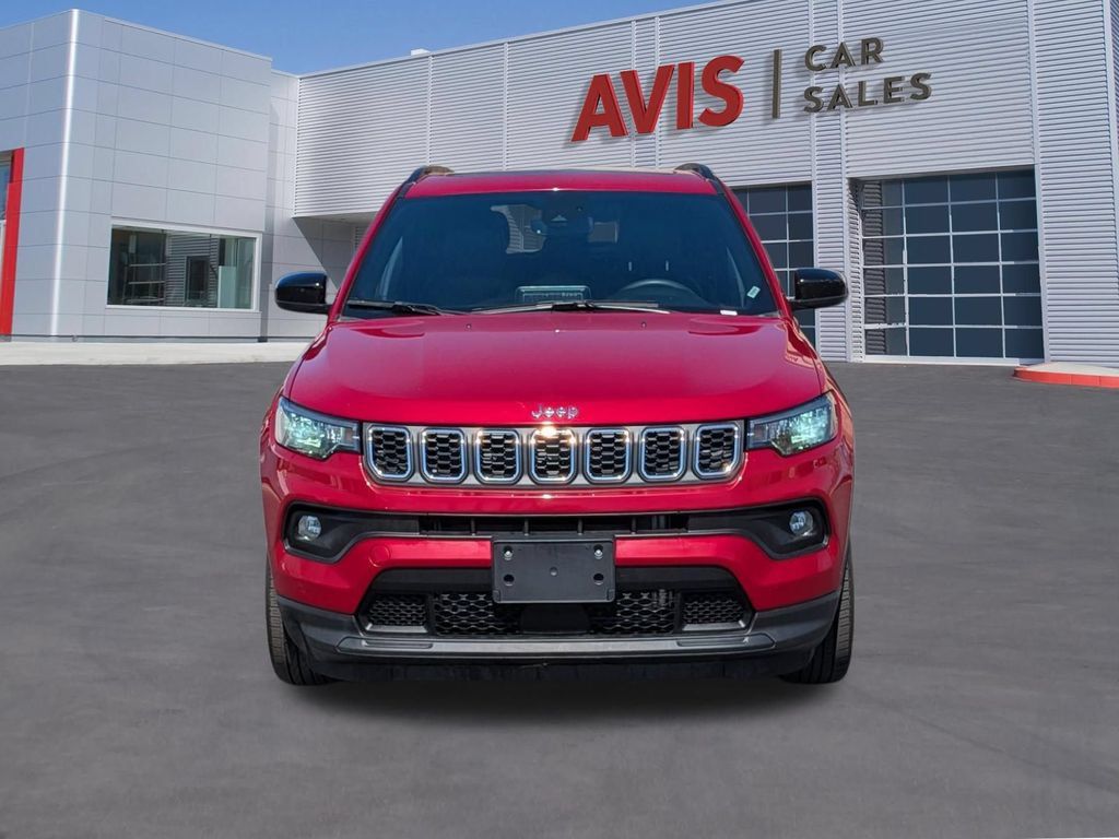 Used 2025 Jeep Compass Latitude w/ Sun & Sound Group AWD/4WD image 2
