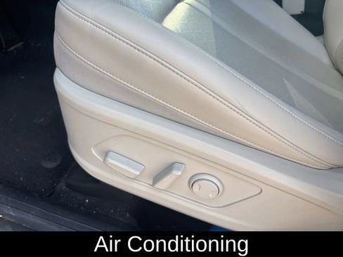 Used 2023 Kia Sorento S w/ Panoramic Sunroof Package FWD image 10