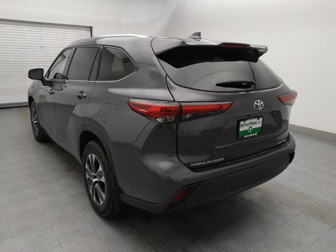 Used 2021 Toyota Highlander XLE image 5