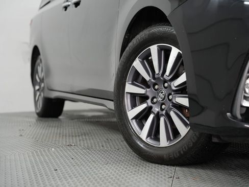 Used 2018 Toyota Sienna Limited Premium image 18