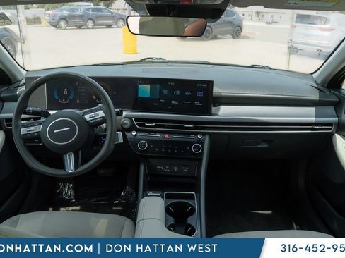 Used 2025 Hyundai Sonata SEL FWD image 4