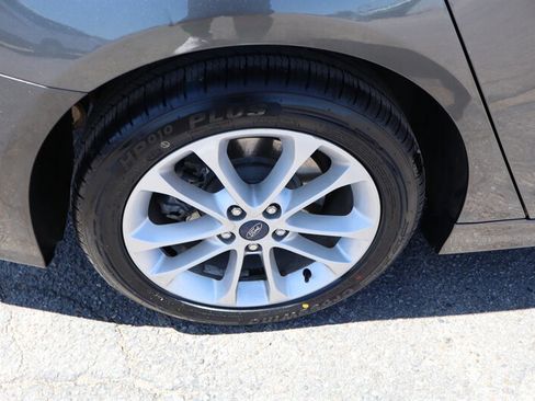 Used 2020 Ford Fusion SE FWD image 19