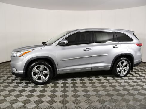 Used 2016 Toyota Highlander Limited w/ Driver Technology Package AWD/4WD image 9