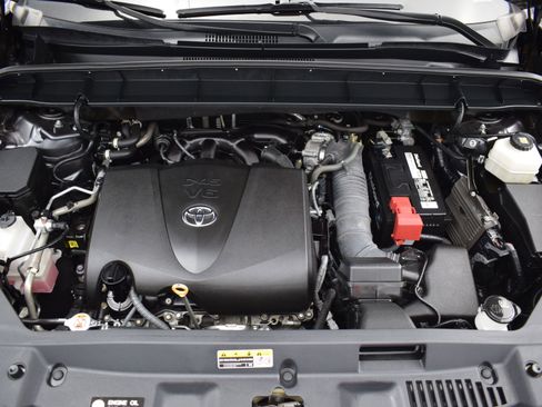 Used 2021 Toyota Highlander LE image 9