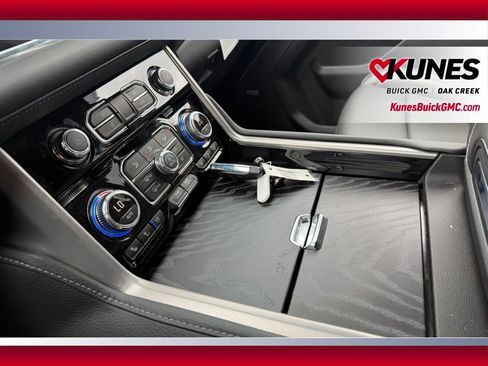 Used 2024 GMC Yukon Denali w/ Advanced Technology Package AWD/4WD image 20