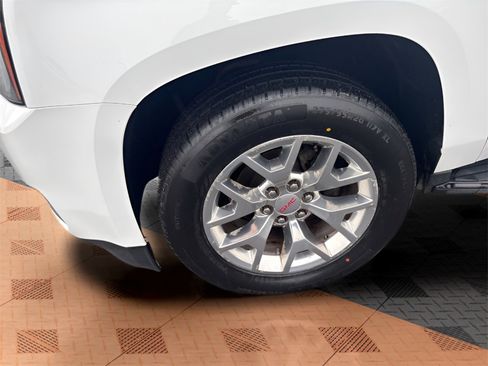 Used 2017 GMC Yukon XL SLT w/ Open Road Package image 9