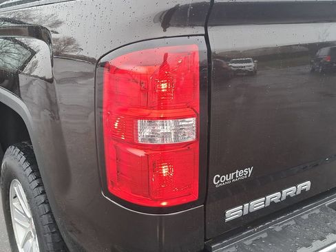 Used 2018 GMC Sierra 1500 SLE w/ SLE Value Package image 33